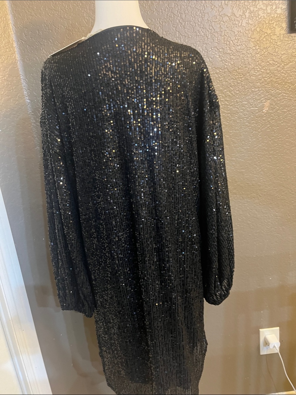 Black Long-Sleeve Sequin Shift Dress - Picture 4 of 7